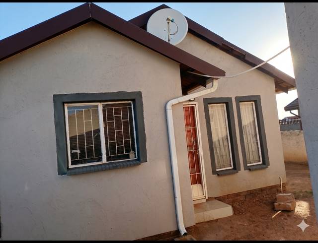 2 BEDROOM HOUSE FOR SALE IN LAKESIDE